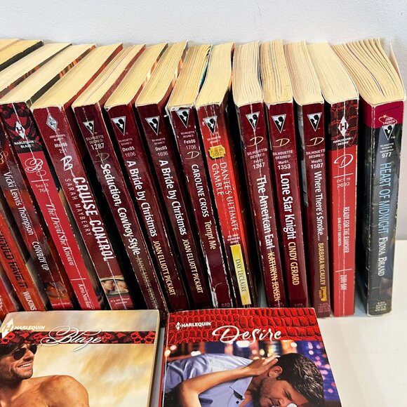 Lot of 23 "Harlequin Romance" Paperback Novels - Great condition! - Picture 3 of 7